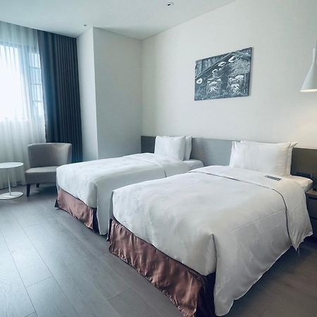 Golden Tulip Glory Fine Hotel Тайнан Екстериор снимка